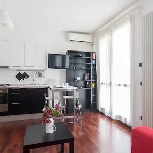 https://italianway-carrara-5.it-lombardy.com